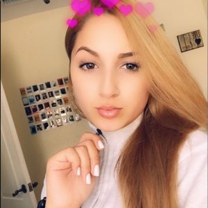 Meet your Posher, Daniela